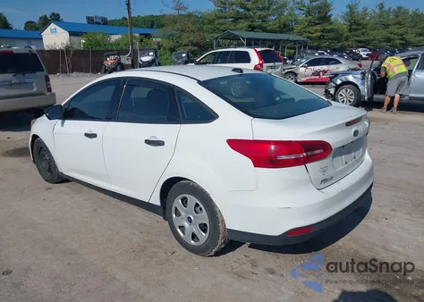 2017 Ford Focus S z USA, uszkodzony, nr VIN 1FADP3E22HL242670